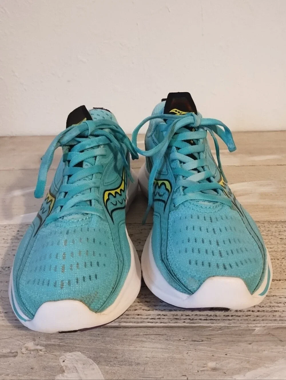 Saucony S10723-26 Kinvara 13 Cool Mint/Acid Sneakers women's U.S.A Size 8 M